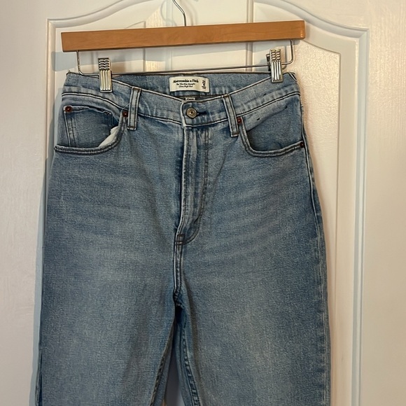 Abercrombie & Fitch | Curve Love Ultra High Rise 90s Slim Straight Jean Size 6 - Picture 7 of 15